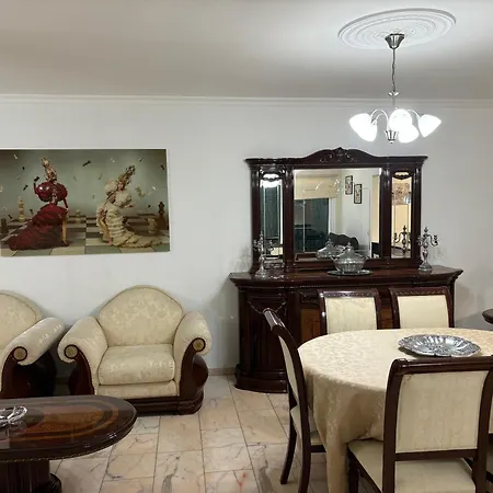 4 Saints Apartment *